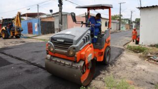 Prefeitura recapeia novo trecho na comunidade Cidade do Leste