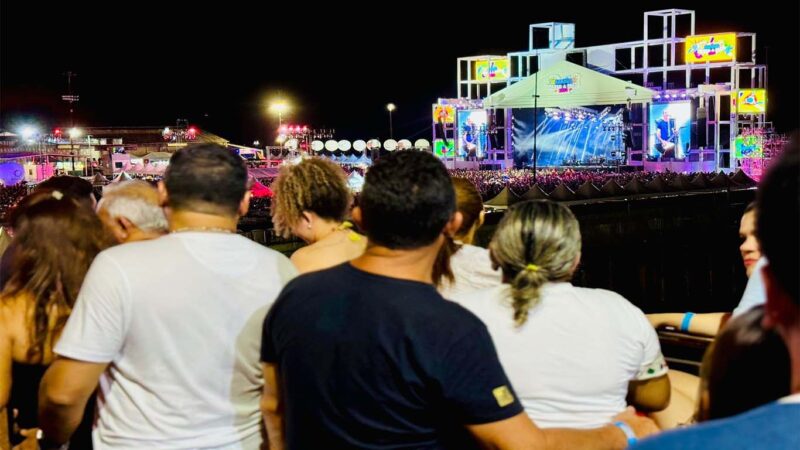 Público acompanha shows do Manaus Passo a Paço 2024 direto do Mirante Lúcia Almeida