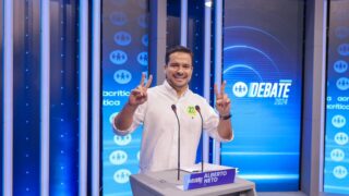 Alberto Neto leva mensagem de mudança e esperança ao debate da TV A Crítica