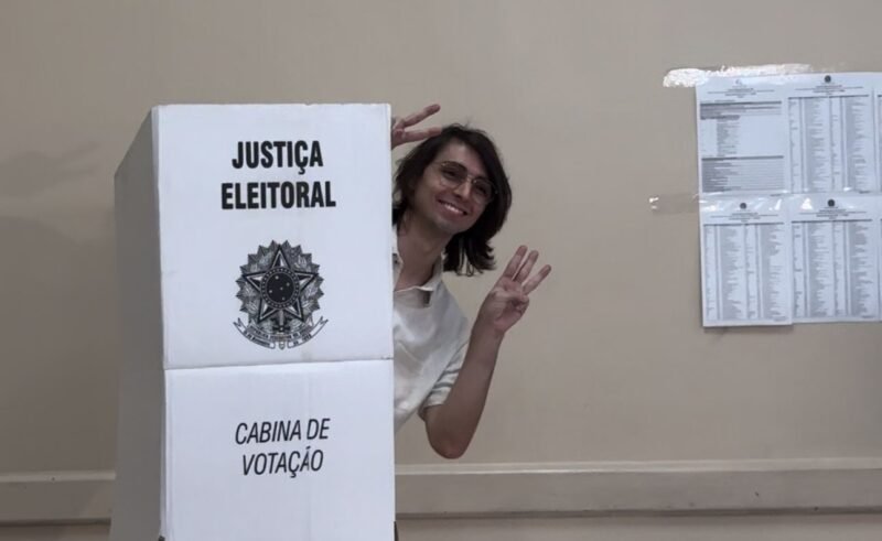 Candidato realizou a votação na tarde deste domingo (Foto: Divulgação) Amom critica crimes eleitorais e declara boas expectativas para o resultado do 1º turno