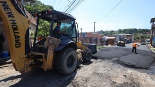 Comunidade Val Paraíso recebe serviços de recuperação asfáltica em novo trecho