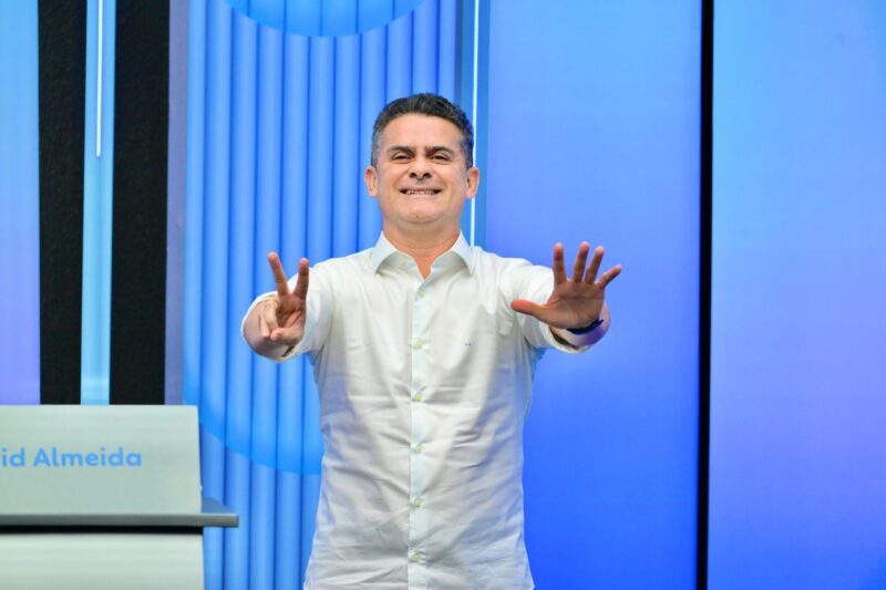 David Almeida chega à Rede Amazônica para último debate