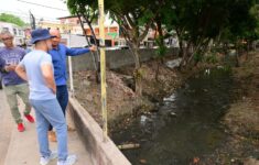 David Almeida vistoria limpeza e revitalização do igarapé do Coroado