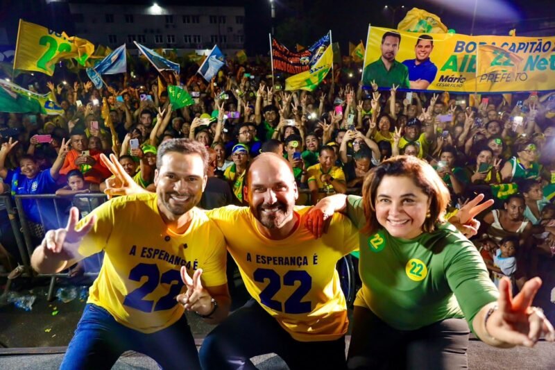 Eduardo Bolsonaro pede voto ao 22 e reforça mudança e esperança em Manaus