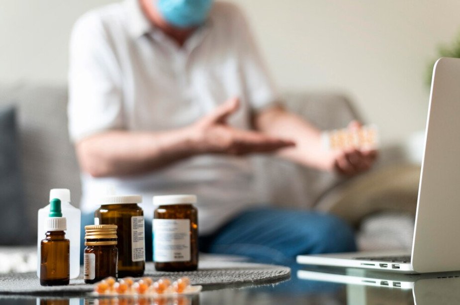A responsabilidade começa dentro de casa, com a separação dos medicamentos vencidos e a escolha por descartá-los de maneira consciente - foto: Freepik Logística reversa: saiba como descartar medicamentos sem prejuízos ao meio ambiente