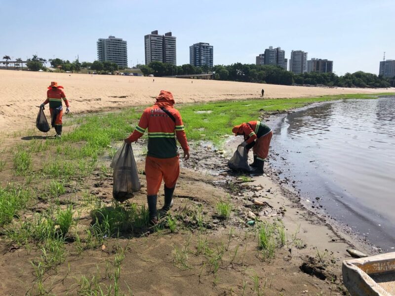 Orla da Ponta Negra e igarapés de Manaus recebem ação de limpeza