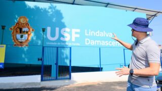 Prefeito acompanha montagem da USF Lindalva Damasceno no Tarumã