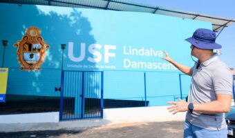 Prefeito acompanha montagem da USF Lindalva Damasceno no Tarumã