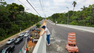 Prefeito David Almeida vistoria ajustes finais do viaduto Márcio Souza