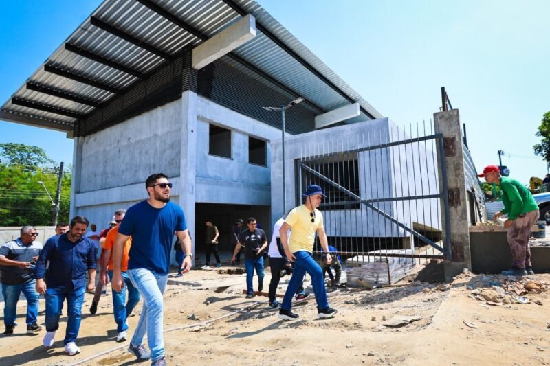 Prefeito David Almeida vistoria construção de UBS porte 4 no bairro São José