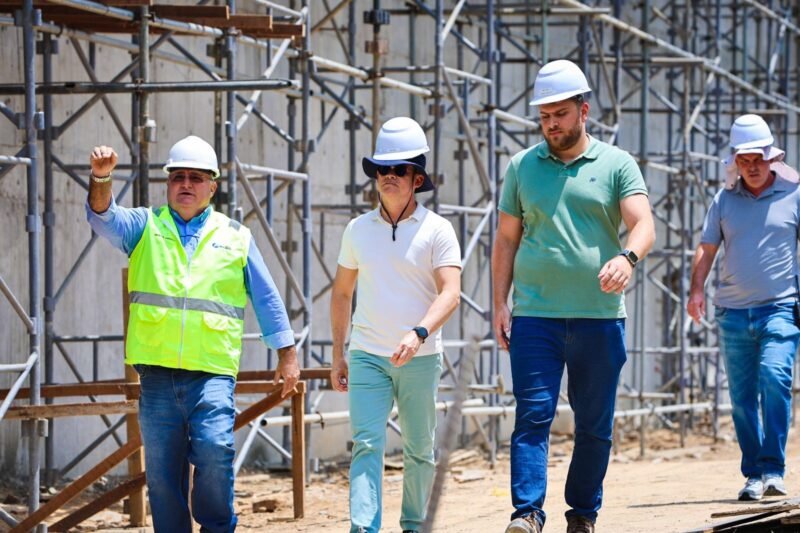 Prefeito David Almeida, vistoria obra do viaduto Márcio Souza (Foto: Divulgação) Prefeito David Almeida vistoria serviços finais em obra do viaduto Márcio Souza