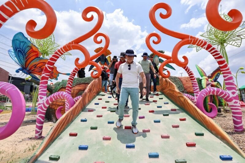 Prefeito David Almeida vistoria obra da segunda etapa do Gigantes da Floresta (Foto: Divulgação) Prefeito destaca resgate das zonas Norte e Leste com entrega da 2ª etapa do parque Gigantes da Floresta