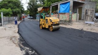 Prefeitura avança com a pavimentação de 19 ruas na comunidade Coliseu, na zona leste