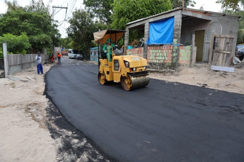 Obras de pavimentação asfáltica na comunidade Coliseu 3, zona leste de Manaus (Foto: Divulgação) Prefeitura avança com a pavimentação de 19 ruas na comunidade Coliseu, na zona leste