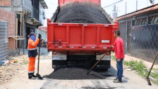 Prefeitura de Manaus realiza recuperação asfáltica em via no bairro Gilberto Mestrinho