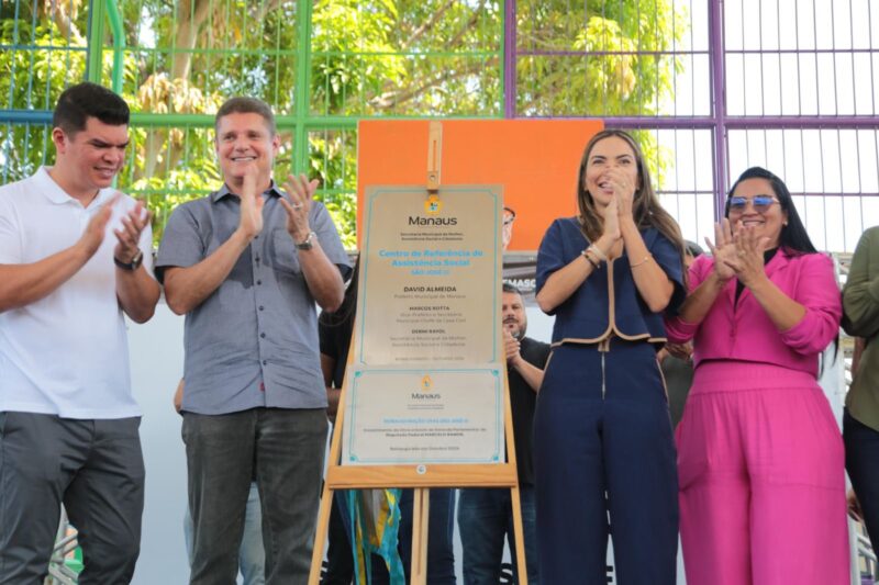 Prefeitura de Manaus reinaugura Cras e campo do Bahia no bairro São José