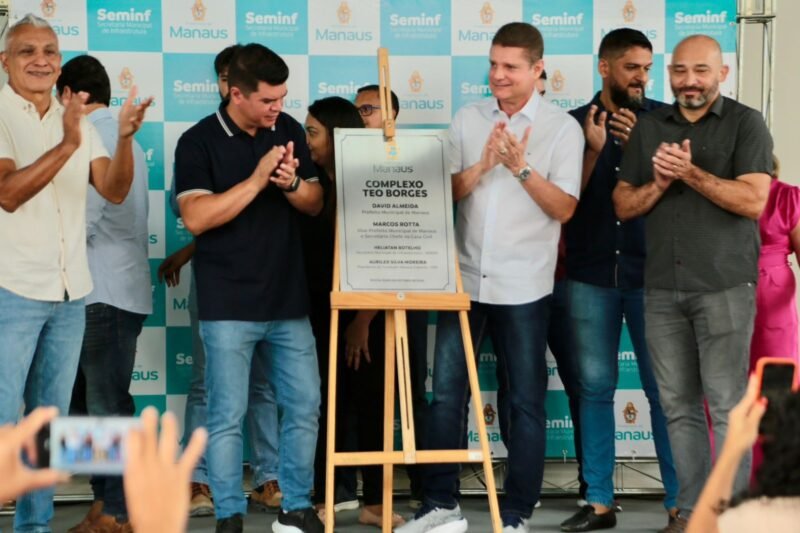 Prefeitura entrega arena Téo Borges revitalizada no bairro São Lázaro