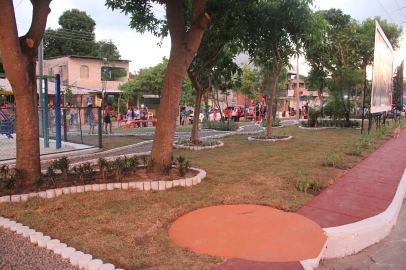 A nova praça conta com uma estrutura moderna e funcional (Foto: Divulgação) Prefeitura entrega Praça do Aleixo revitalizada com novas opções de lazer e iluminação moderna