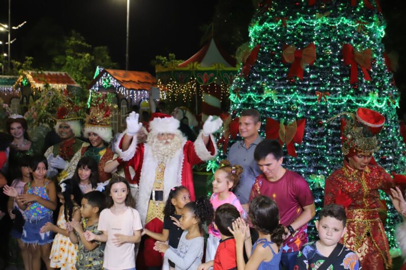 Prefeitura entrega primeira etapa da decoração natalina da Ponta Negra