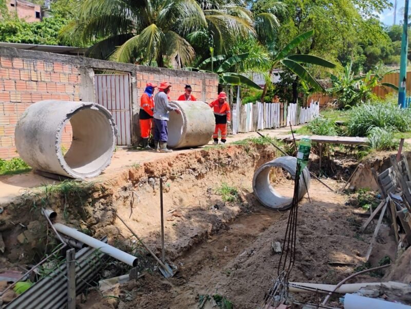 Nova rede de drenagem é implantada no Mauazinho (Foto: Divulgação) Prefeitura implanta cerca de 80 metros de rede de drenagem em via no bairro Mauazinho