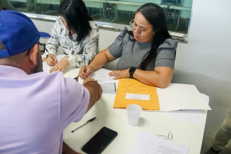 Abertura de envelopes de agricultores e empreendedores de base familiar rural (Foto: Divulgação)
Prefeitura realiza mais uma etapa do chamamento público para fortalecer a agricultura familiar