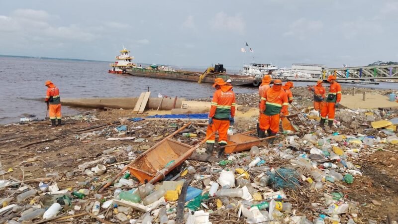 Orla de Manaus recebe mutirão de limpeza (Foto: Divulgação) Prefeitura realiza mutirão de limpeza na orla após forte chuva