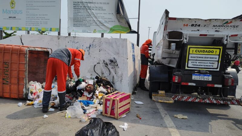 Prefeitura realiza serviços de limpeza e coleta de resíduos em avenida do Novo Aleixo