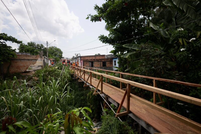 Prefeitura reconstrói nova ponte na comunidade Novo Reino 2 no bairro São José