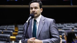 Capitão Alberto Neto é favorável para 10 o número de deputados federais