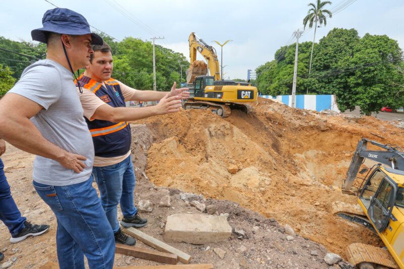 David Almeida vistoriou os trabalhos de intervenção estrutural na avenida (Foto: Clóvis Miranda/Semcom) David Almeida vistoria intervenção estrutural na avenida Mário Ypiranga