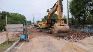 Em 48 horas de obra, prefeitura instala novas aduelas na avenida Mário Ypiranga