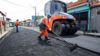 Mais de 900 vias da zona Norte de Manaus são beneficiadas com serviço de recapeamento