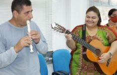 Manausprev contribui com qualidade de vida de aposentados em atividades de musicoterapia