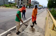 Operação da prefeitura intensifica serviços de limpeza e desobstrução nos bairros da capital