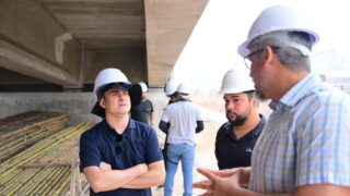 Prefeito David Almeida vistoria obra de construção do complexo viário Rei Pelé