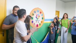 Prefeitura de Manaus entrega ‘Relógio da Paz’ em escola municipal da zona Norte