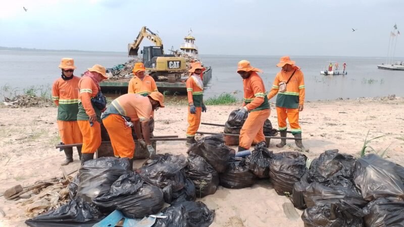 Ação de limpeza na orla próxima ao mirante Lúcia Almeida (Foto: Divulgação/Semulsp) Prefeitura promove ação de limpeza na orla próxima ao mirante Lúcia Almeida