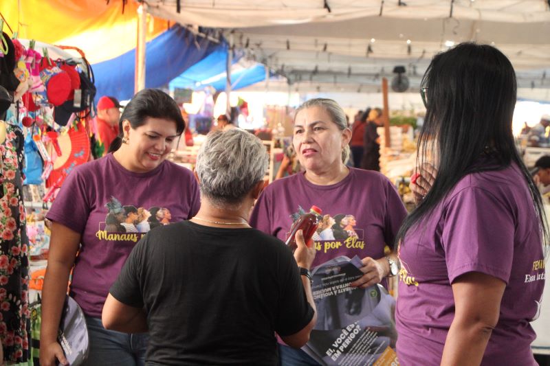 Prefeitura promove ação na feira da Aparecida em combate à violência contra mulheres