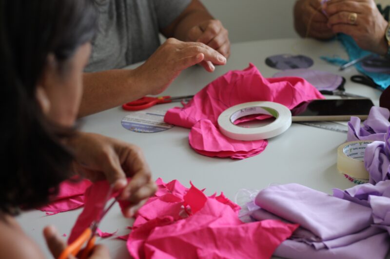 Prefeitura realiza oficina de artesanato para mulheres atendidas em casa de acolhimento