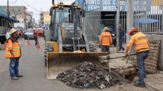 Prefeitura realiza trabalhos de limpeza e desobstrução na área comercial do Centro