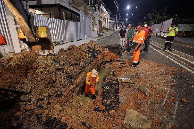Recuperação rede de drenagem na avenida Maceió (Foto: Márcio Melo/Seminf) Prefeitura recupera rede de drenagem na avenida Maceió