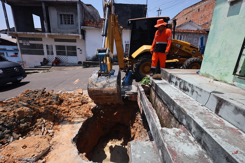 Prefeitura recupera rede de drenagem no bairro São José 2