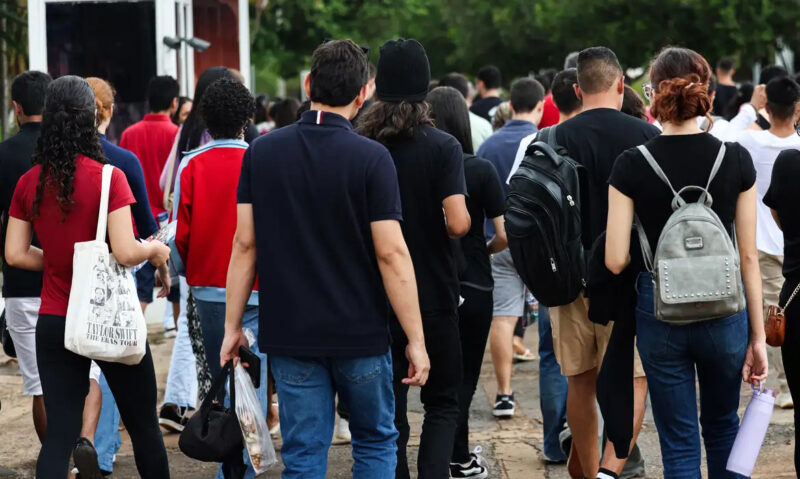 Segundo dia do Enem: candidatos respondem a 90 questões até 18h30