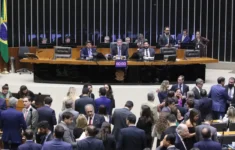 Câmara rejeita mudanças do Senado e aprova reforma tributária