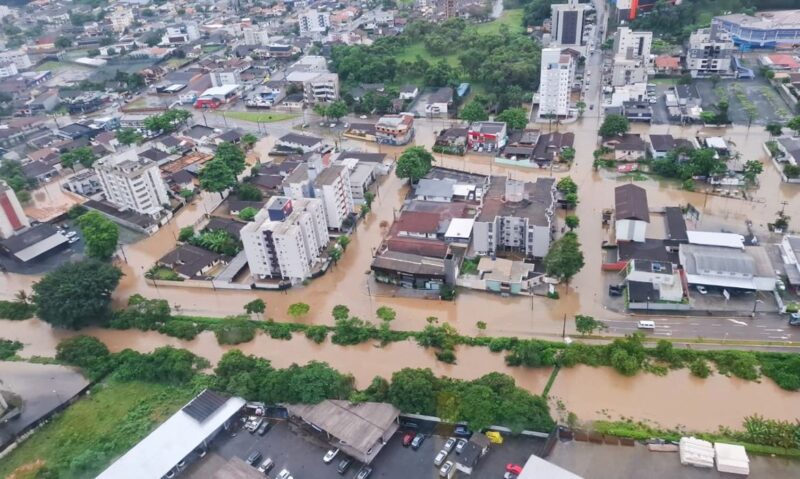 Defesa Civil prevê chuva forte até segunda-feira em Santa Catarina