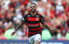 Flamengo vence e tira Inter da briga pelo título brasileiro