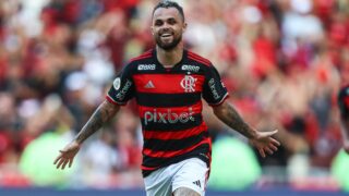 Flamengo vence e tira Inter da briga pelo título brasileiro