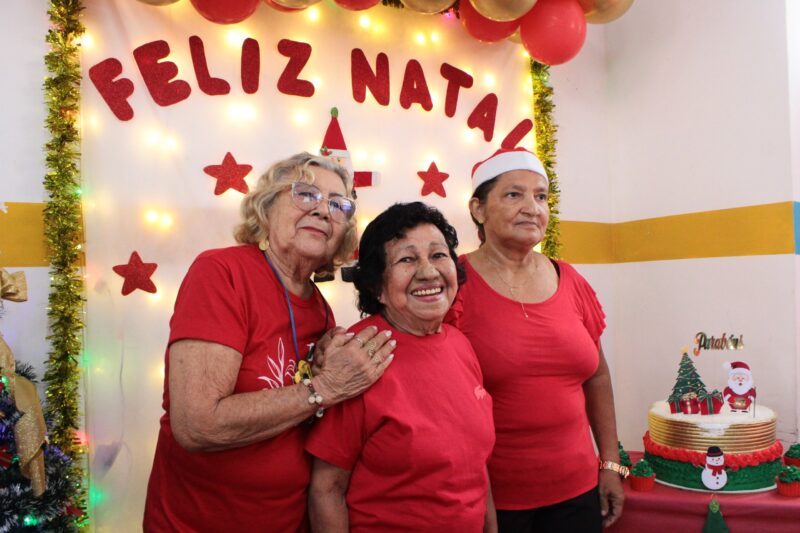 Idosas atendidas pelo Cras Alvorada 3 participam de baile e confraternização natalina