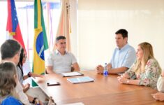 Prefeito e equipe técnica da saúde discutem estratégias para combate ao Aedes aegypti em Manaus