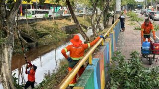 Prefeitura realiza ação de limpeza no igarapé do Franco e em outros pontos de Manaus